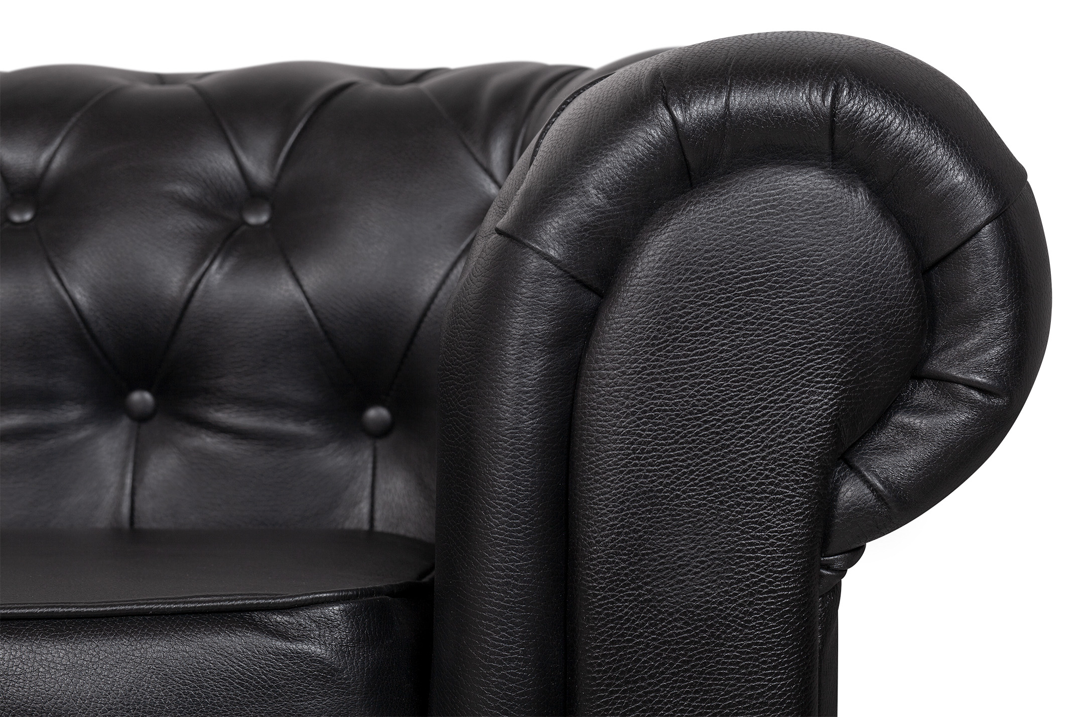 Диван из черной кожи Chesterfield Black Leather 2S в интерьере