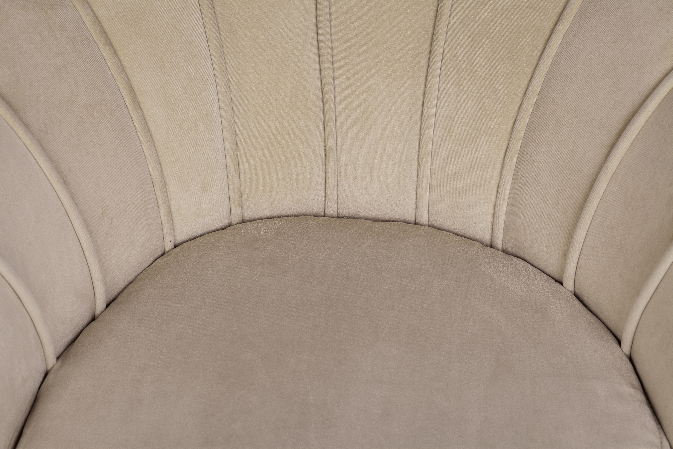 Низкое кресло ракушка Pearl Taupe в интерьере в Москве Низкое кресло ракушка Pearl Taupe в интерьере