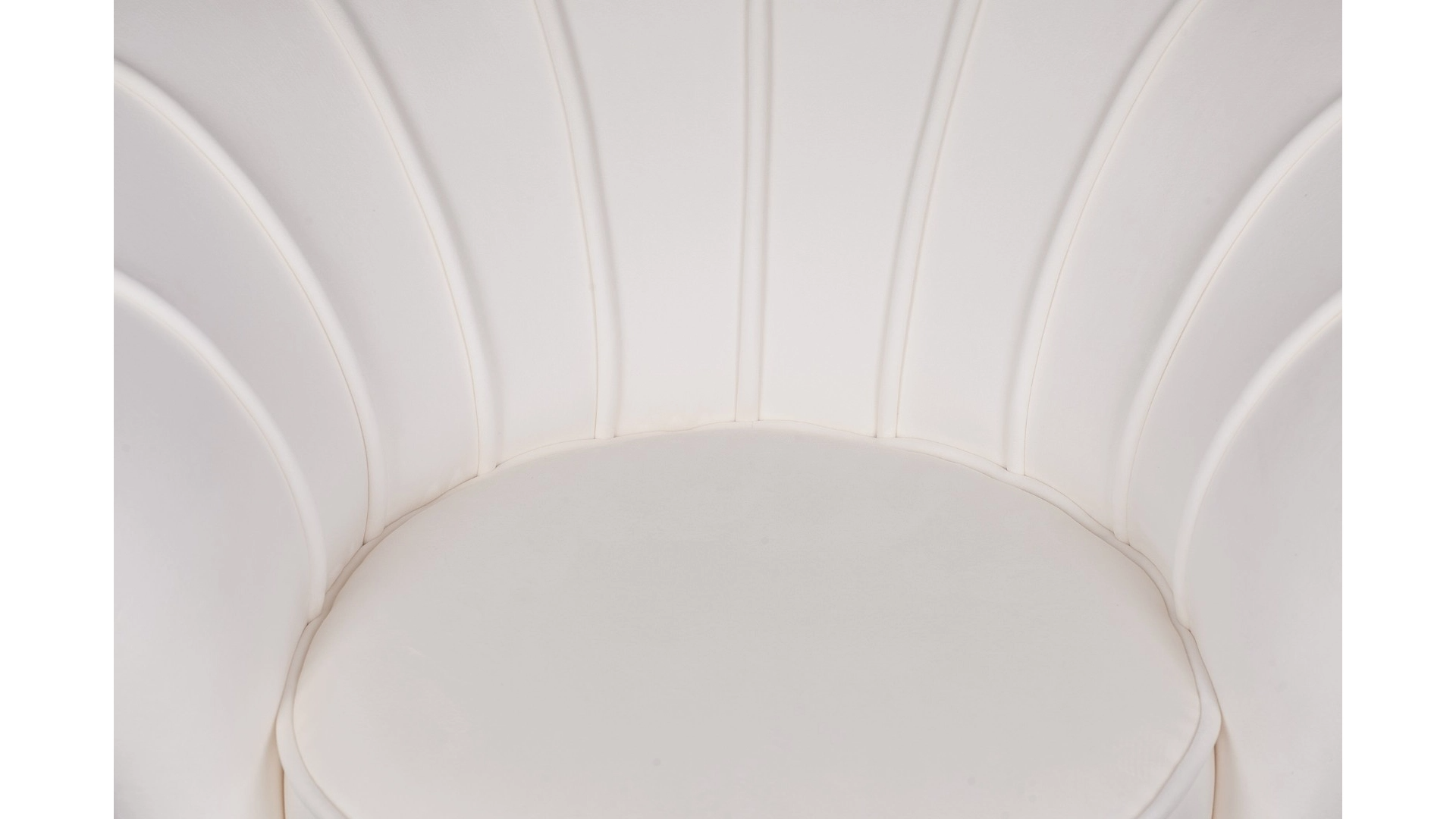 Кресло ракушка Pearl Beige на черных ножках в интерьере в Москве Кресло ракушка Pearl Beige на черных ножках в интерьере