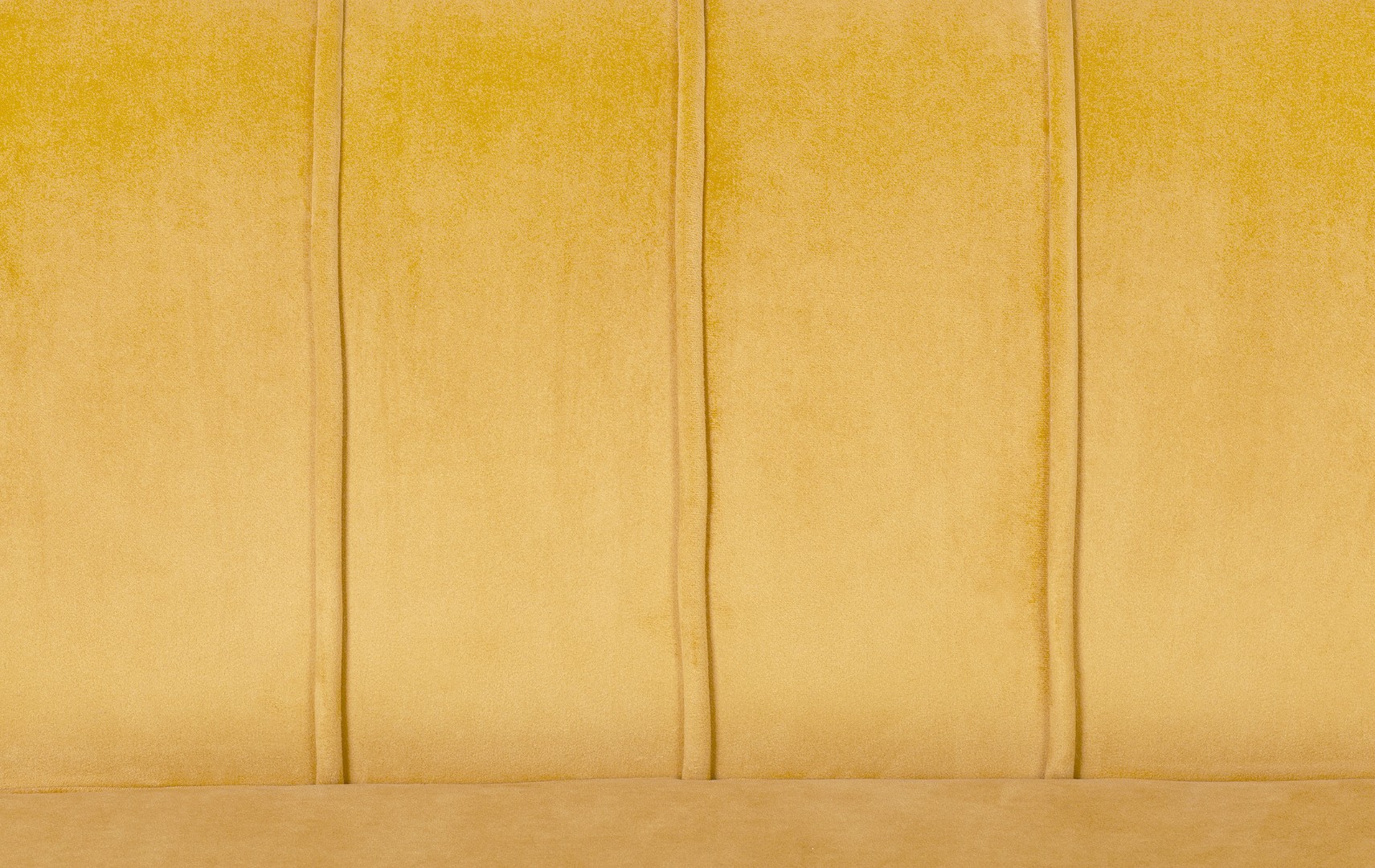 Дизайнерский диван Pearl Double Yellow на черных ножках в интерьере в Москве Дизайнерский диван Pearl Double Yellow на черных ножках в интерьере