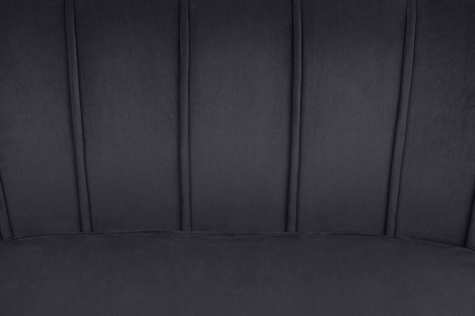 Дизайнерский диван Pearl Double Black на черных ножках в интерьере в Москве Дизайнерский диван Pearl Double Black на черных ножках в интерьере