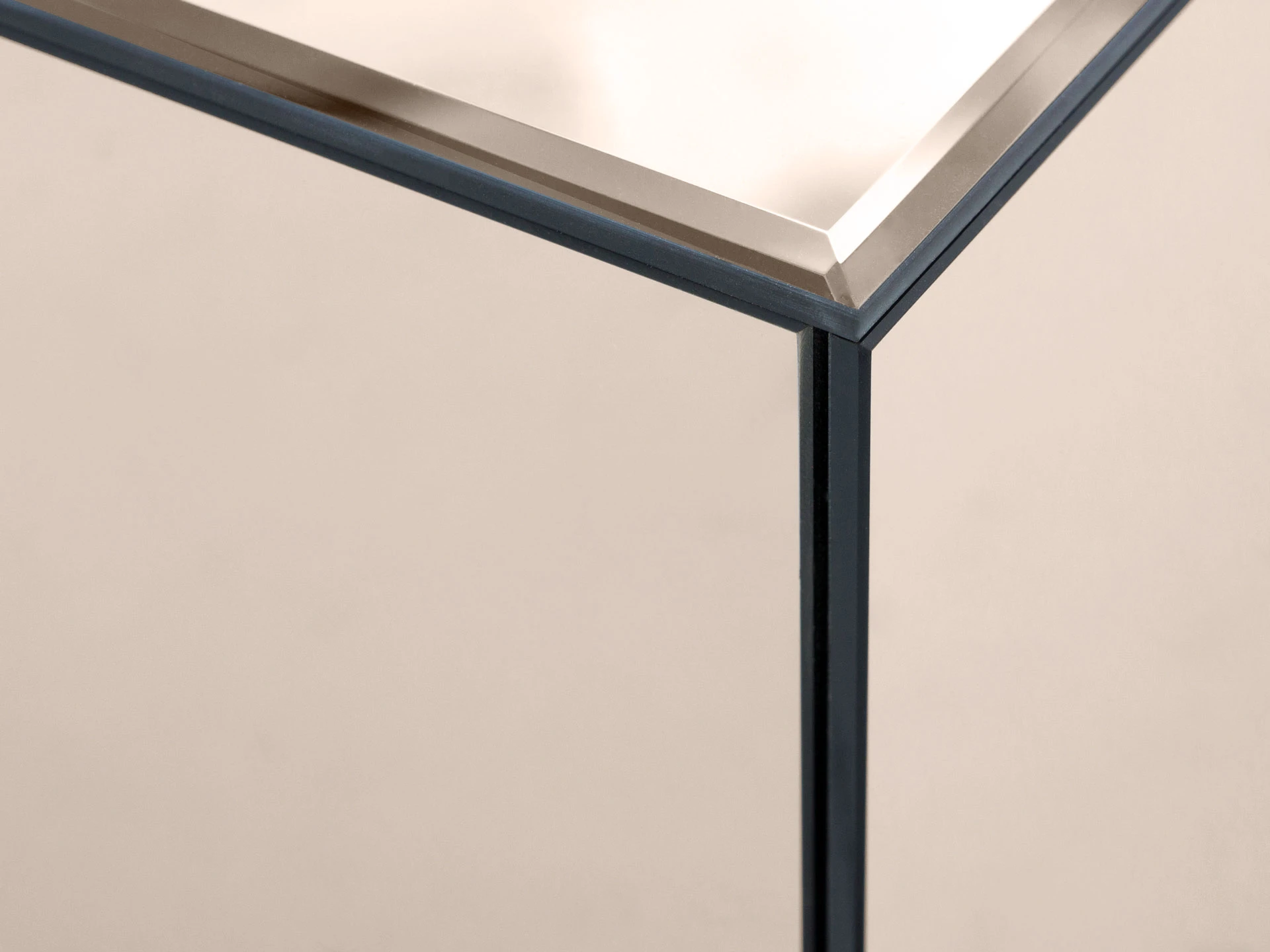 фото Стол журнальный Lucky