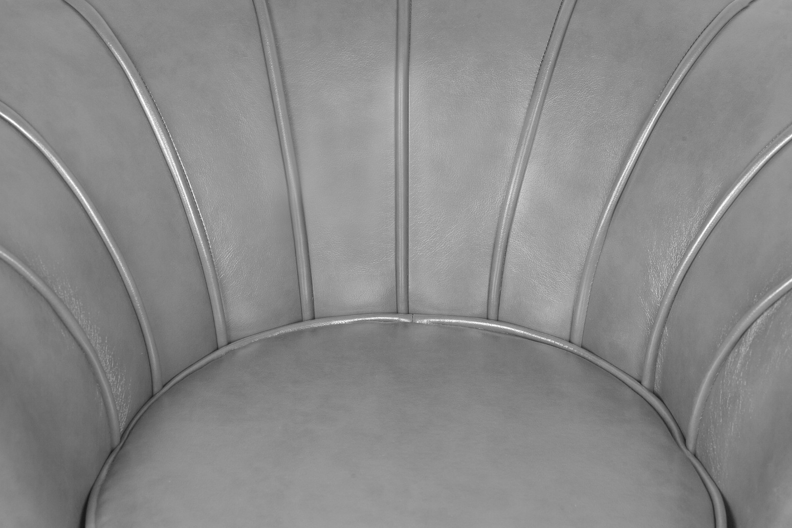 Низкое кресло ракушка Pearl Grey V2 в интерьере в Москве Низкое кресло ракушка Pearl Grey V2 в интерьере