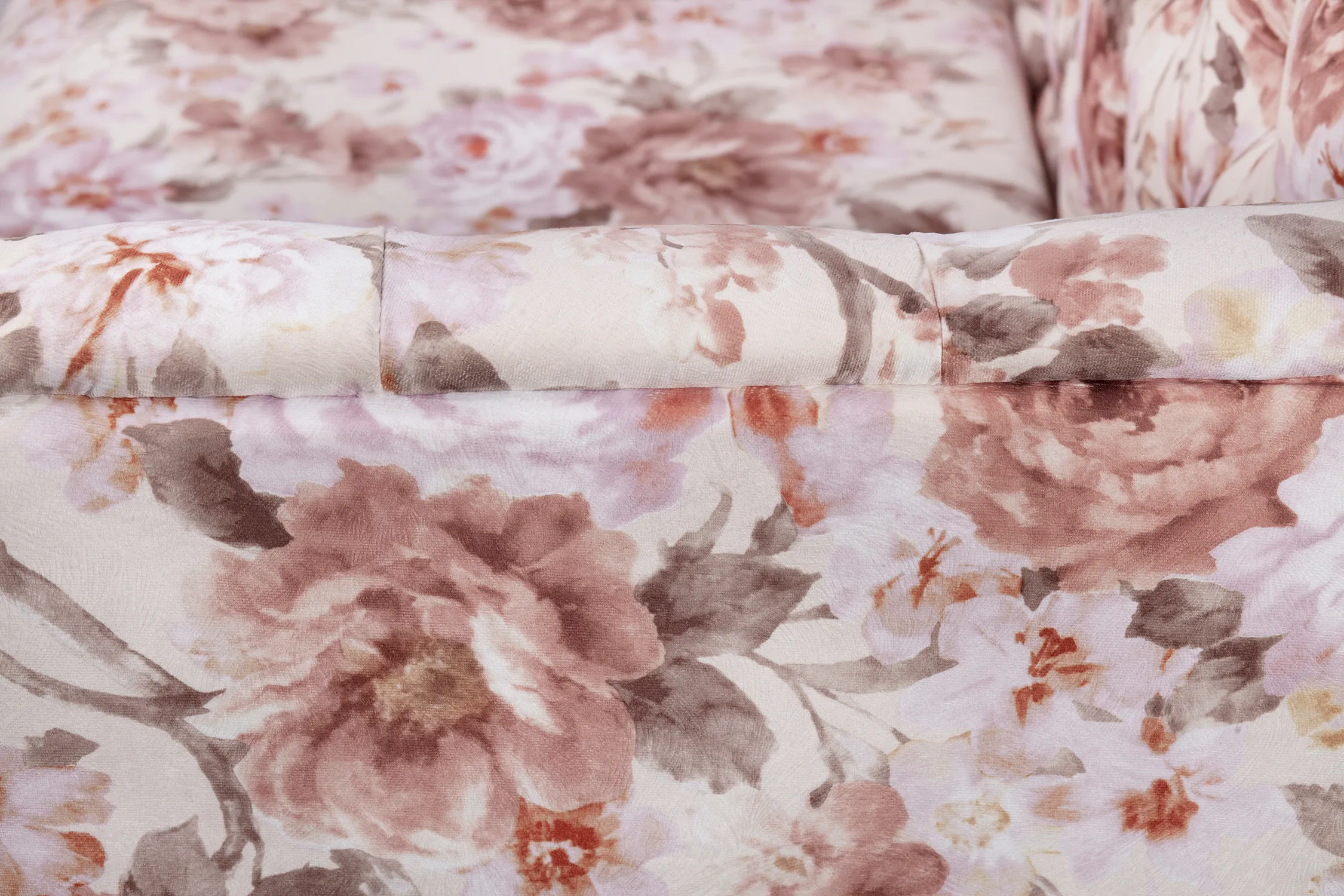 фото Диван прованс Rose Flower разноцветный в интерьере в Москве фото Диван прованс Rose Flower разноцветный в интерьере