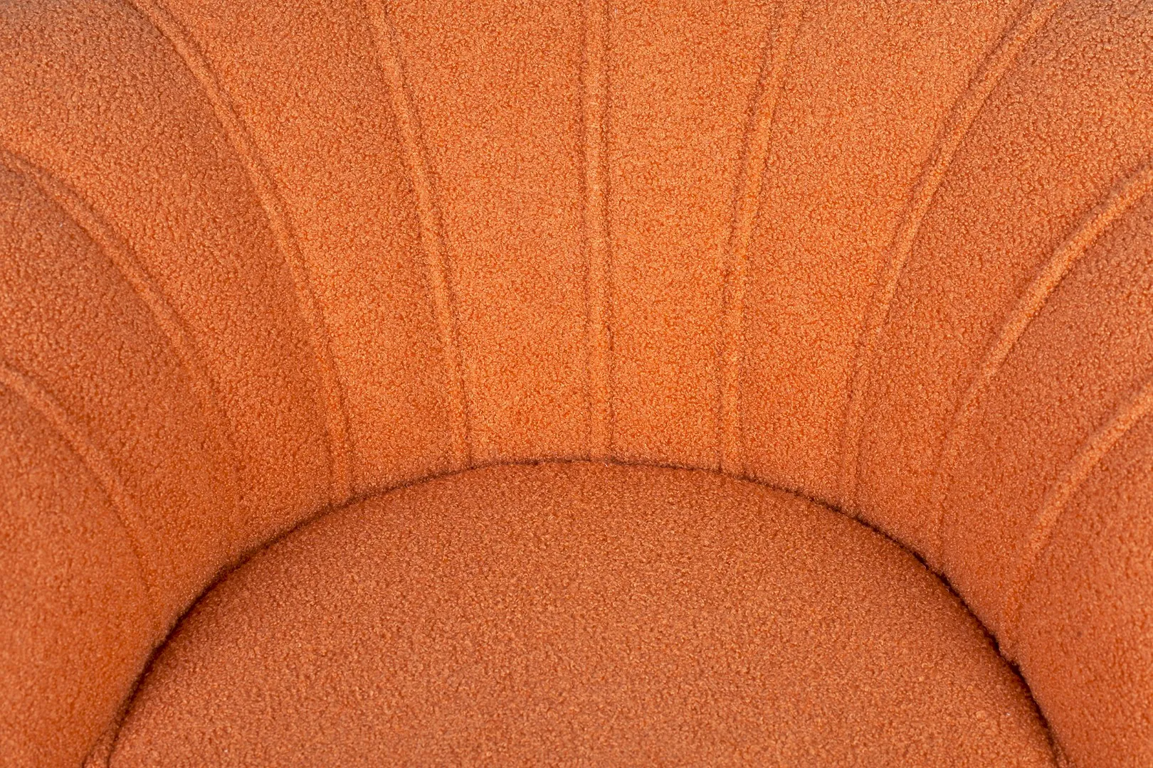 Низкое кресло ракушка Pearl Orange Boucle в интерьере в Москве Низкое кресло ракушка Pearl Orange Boucle в интерьере