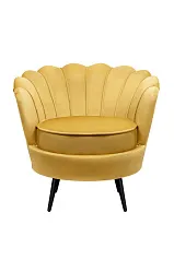 Низкое кресло ракушка Pearl Yellow на черных ножках в интерьере