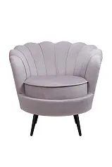 Низкое кресло ракушка Pearl Grey на черных ножках в интерьере