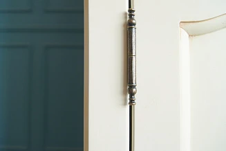 красивый Книжный шкаф "Leontina" арт ST9330
