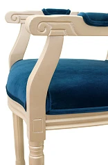 фото Мягкий стул с подлокотниками Volker Arm Gold в интерьере
