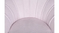 Низкое кресло ракушка Pearl Pink Boucle на черных ножках