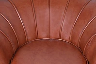 фото Низкое кресло ракушка Pearl Brown в интерьере